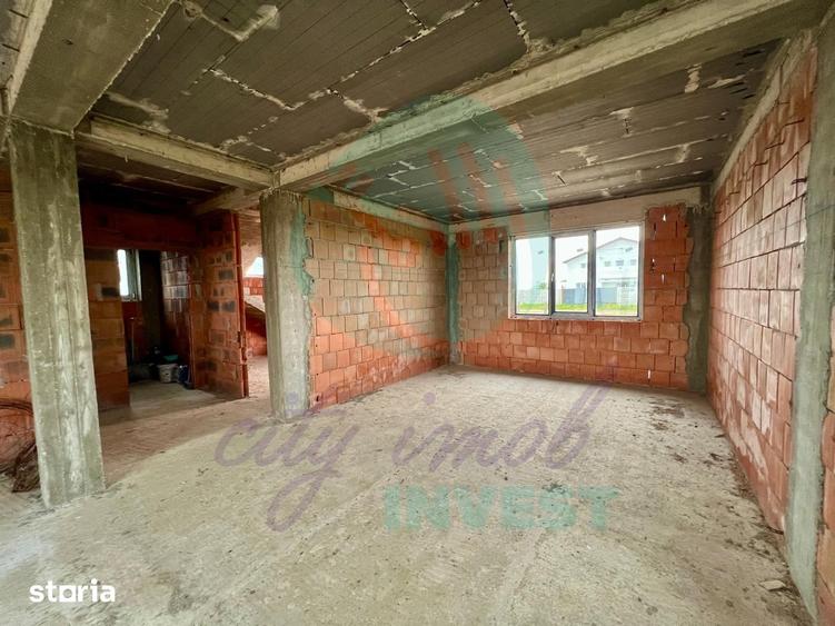 Casă cu 5 camere cu Teren 1750 Mp în Vărăști