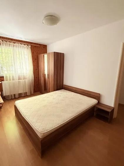 Apartament cu 3 camere semidecomandat, mobilat în Drumul Taberei