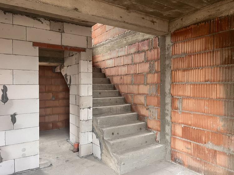 Duplex cu 4 camere cu Canalizare în Ipotești