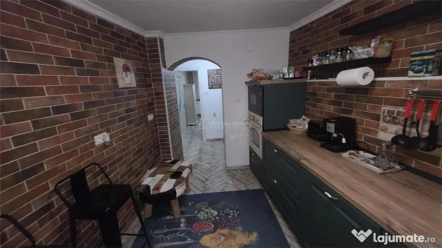 Casă cu 8 camere cu Teren 342 Mp în Central