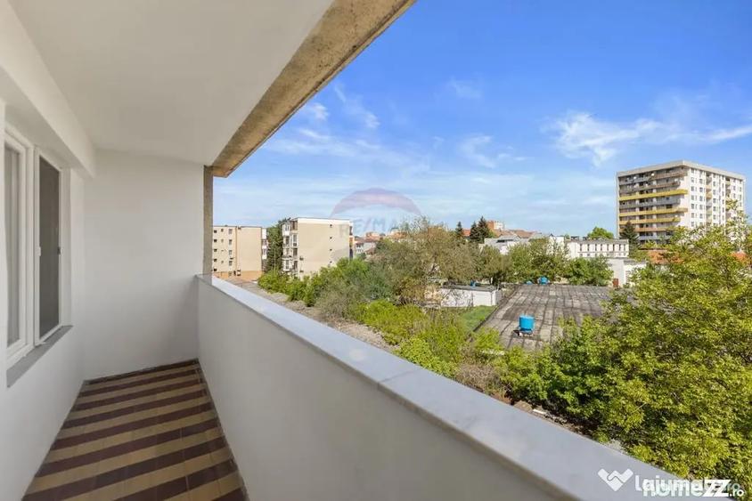 Apartament cu 3 camere semidecomandat în Central