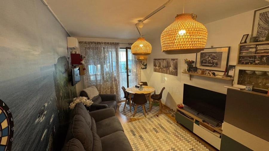 Apartament cu 5 camere decomandat în Dristor