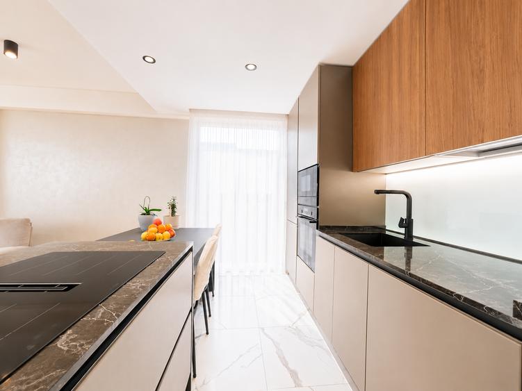 Apartament cu 3 camere semidecomandat în Herăstrău