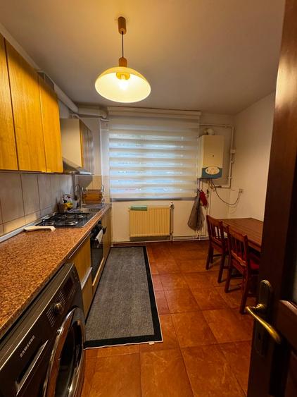 Apartament cu 4 camere semidecomandat în Tătărași