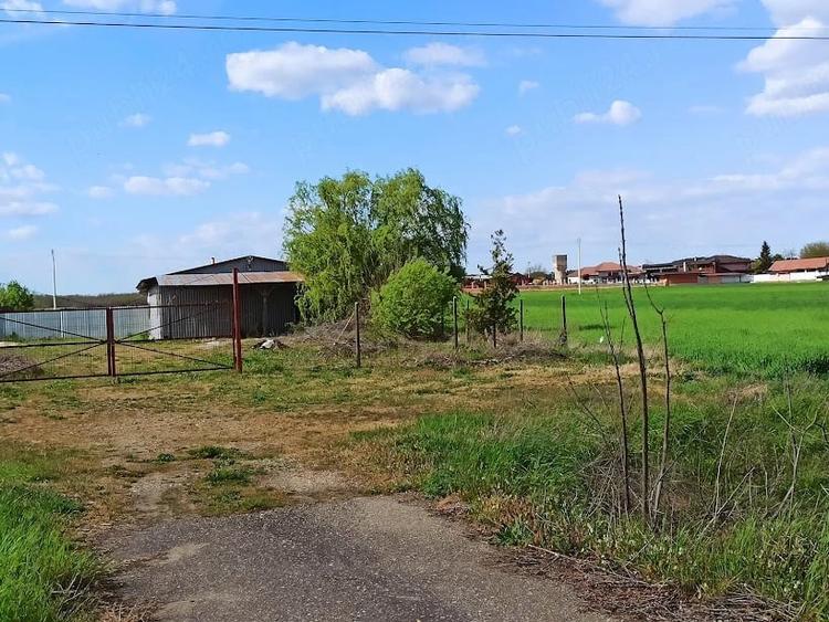 Teren de 2000 mp, în Central