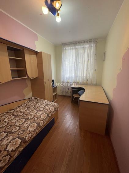 Propietar! Vand apartament cu 3 camere, zona tiglina 1
