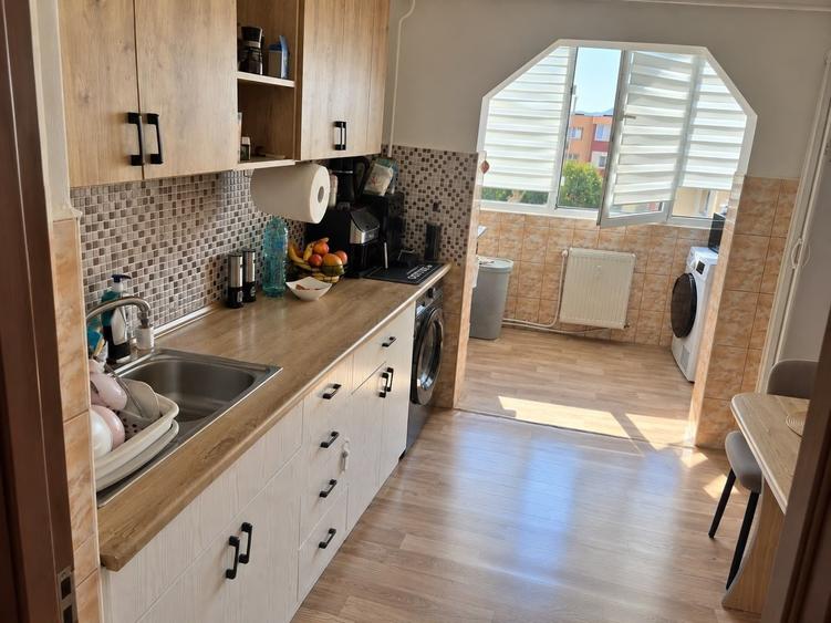 Apartament cu 2 camere decomandat în Tractorul