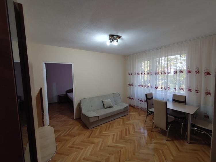 Apartament cu 3 camere semidecomandat în Central