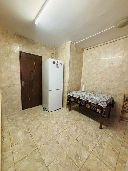 Apartament cu 3 camere decomandat în Vitan