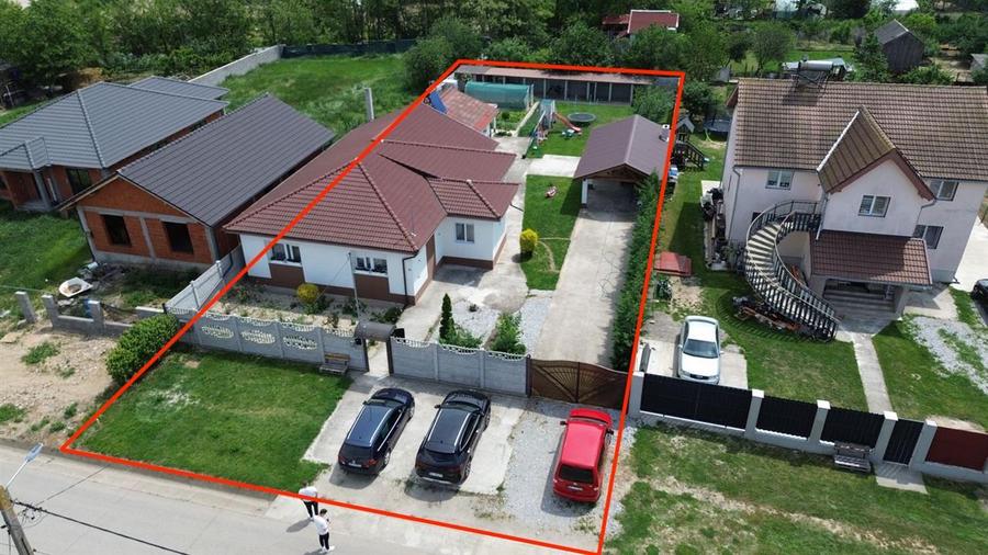 Casă individuală cu 5 camere cu Canalizare în Tărian