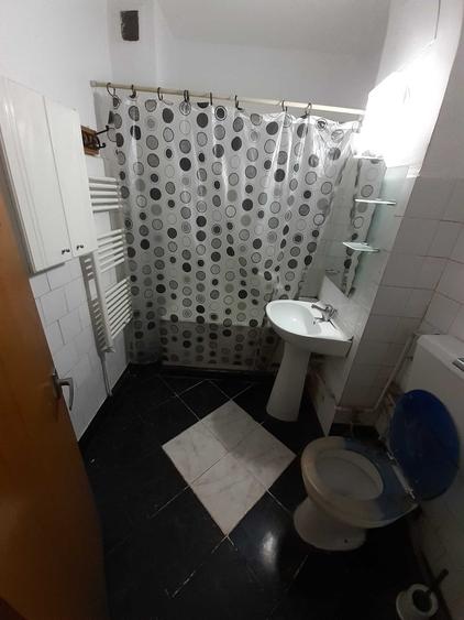 Apartament cu 4 camere decomandat în Trivale