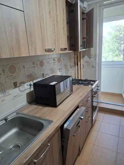Apartament cu 3 camere decomandat, mobilat în Obor