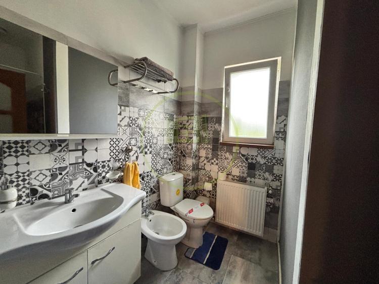 Apartament cu 2 camere semidecomandat, mobilat în Sărari