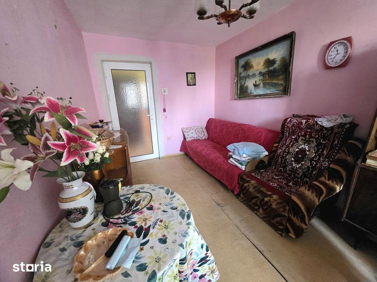 Apartament cu 3 camere semidecomandat în Viziru 3