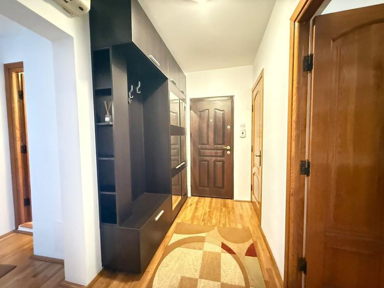 Apartament cu 3 camere decomandat, mobilat în Nerva Traian
