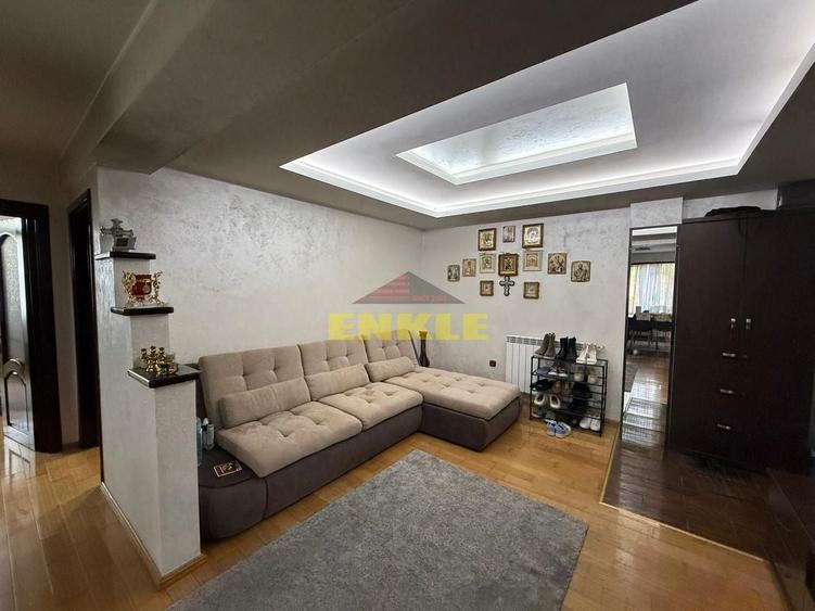 Apartament cu 3 camere decomandat în Central