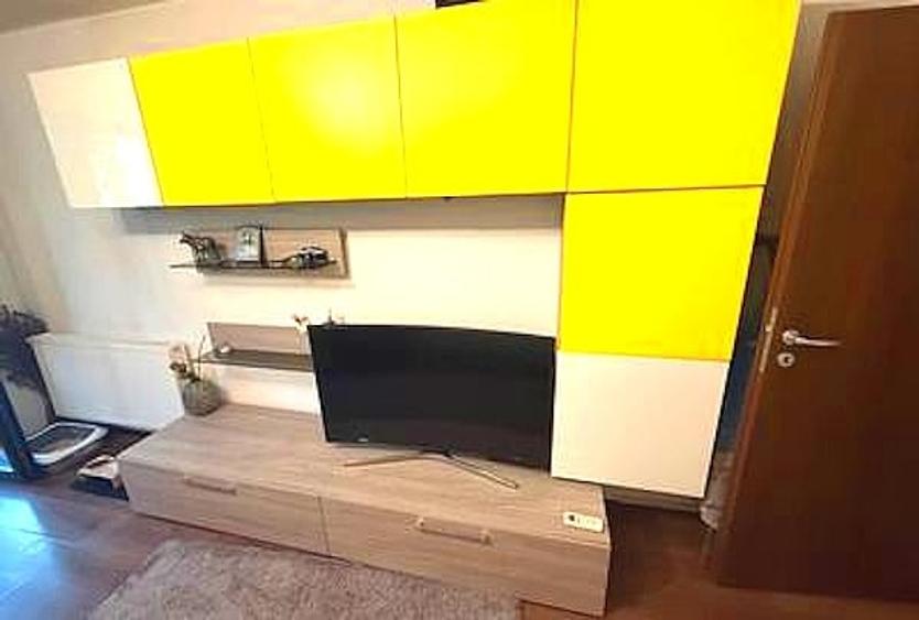 Apartament cu 3 camere decomandat, mobilat în Titan