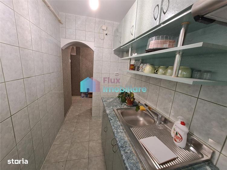 Apartament cu 3 camere semidecomandat în George Enescu