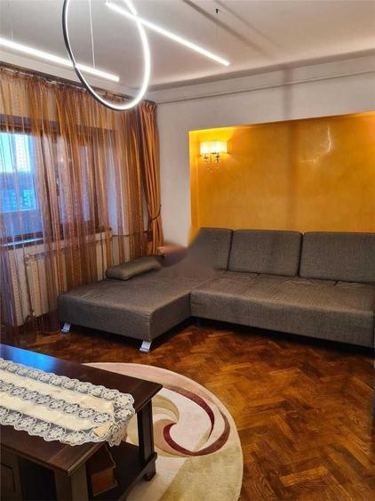 Apartament cu 3 camere decomandat în Podu Roș