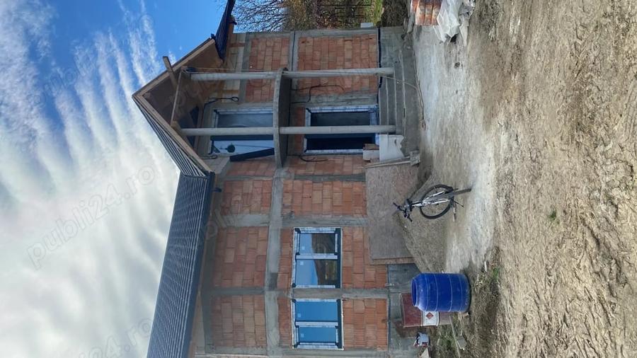Casă cu Teren 2500 Mp în Oituz
