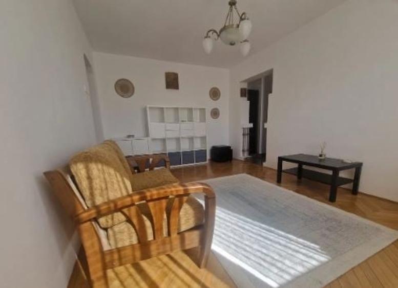 Apartament cu 2 camere semidecomandat, mobilat în Cotroceni