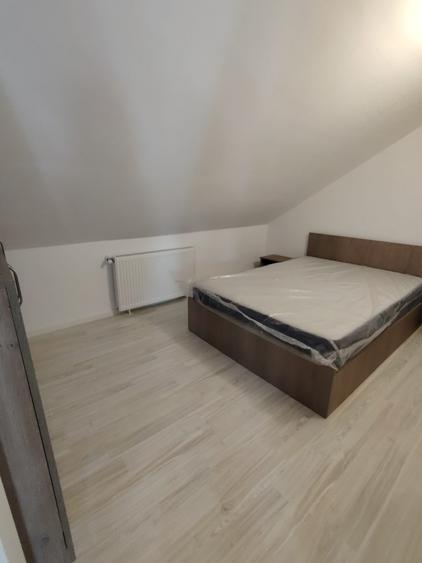 Apartament cu 4 camere semidecomandat în Florești