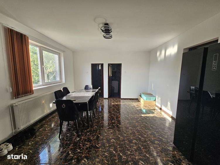 Casă cu 4 camere în Valea