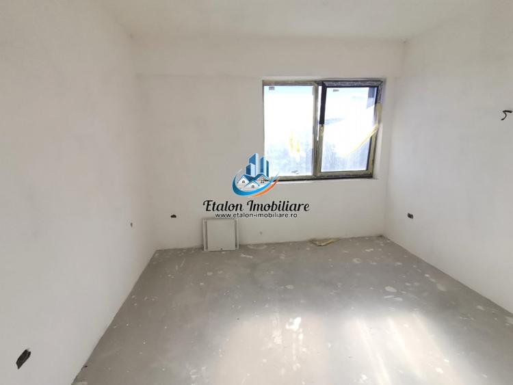 Apartament cu 3 camere semidecomandat în Dărmănești