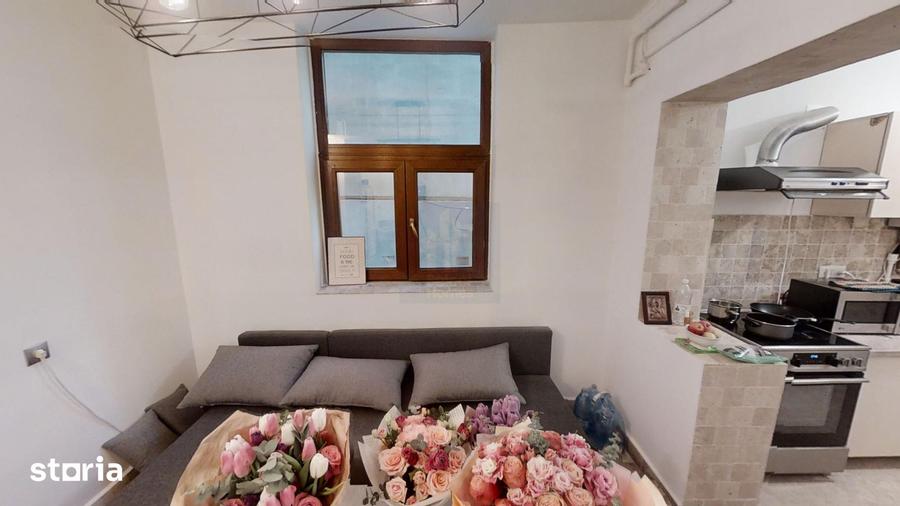 Apartament cu 3 camere semidecomandat în Brezoianu