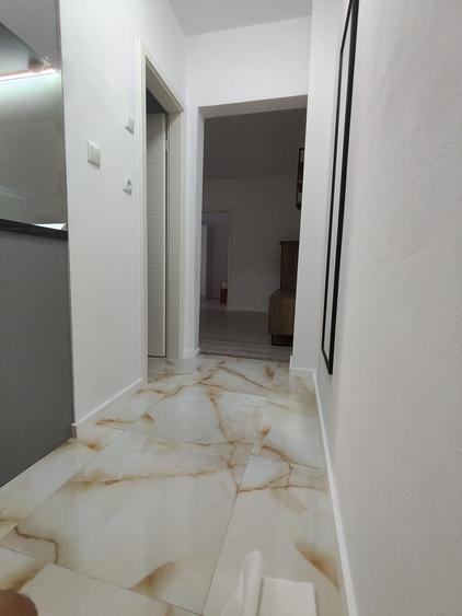 Inchiriez apartament 2:camere - 4