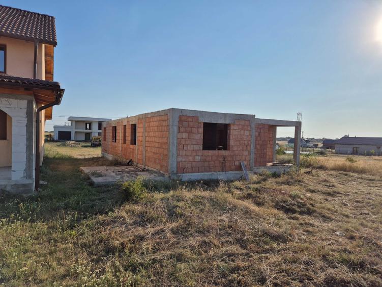 Casă cu 4 camere în Frumușeni