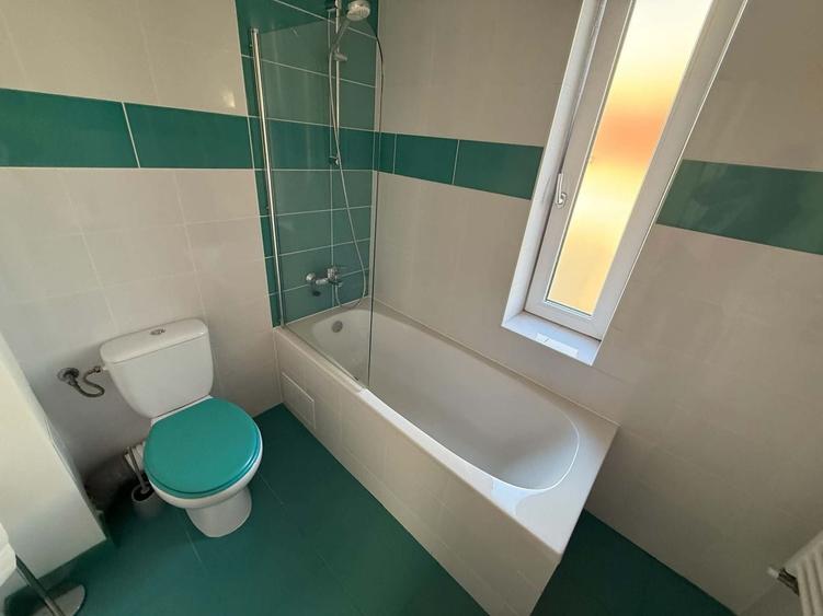 Casă individuală cu 4 camere cu Canalizare în Europa