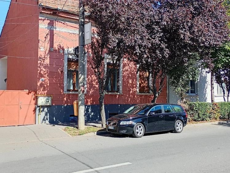 Casă cu Teren 600 Mp în Central