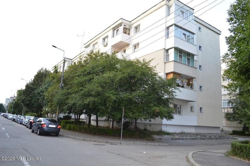 Apartament cu 3 camere decomandat, mobilat în Popa Șapcă