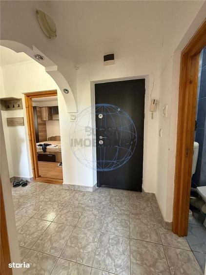 Apartament cu 3 camere decomandat în Sud
