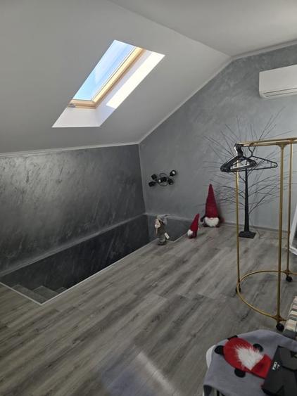 Casă individuală cu 5 camere cu Canalizare în Vest