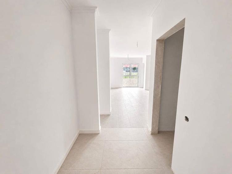 Apartament cu 4 camere semidecomandat în Florești
