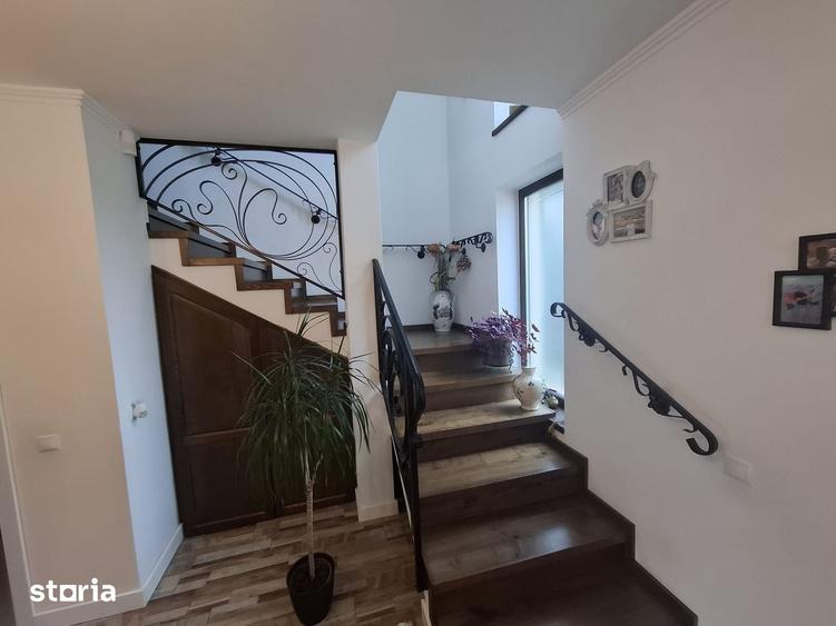 Casă cu 4 camere cu Teren 500 Mp în Poplaca