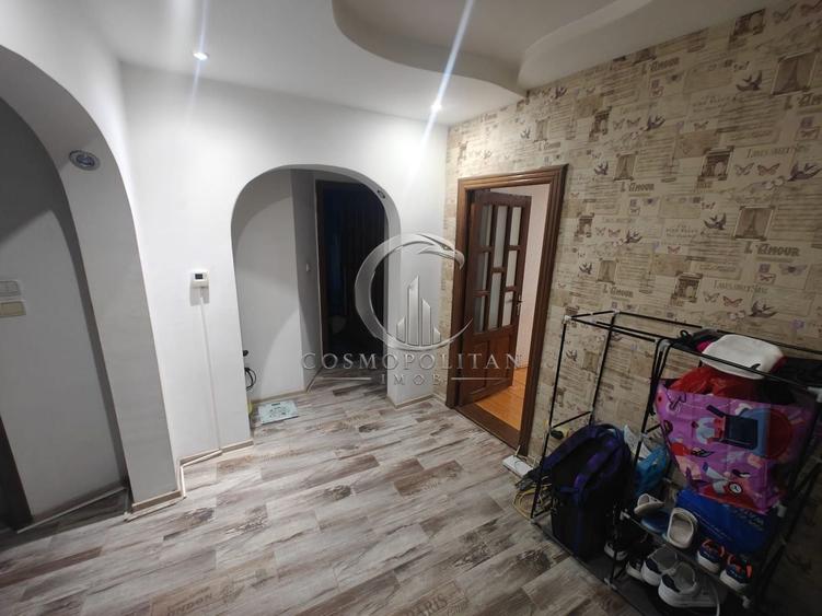 Apartament cu 3 camere în Aleea Sporturilor