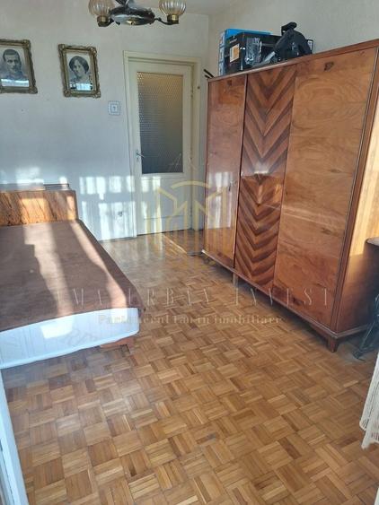 Apartament cu 3 camere semidecomandat în Giulești