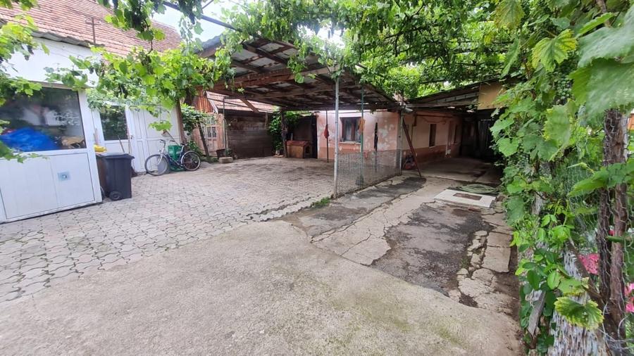 Casă cu 5 camere cu Teren 450 Mp în Trei Stejari