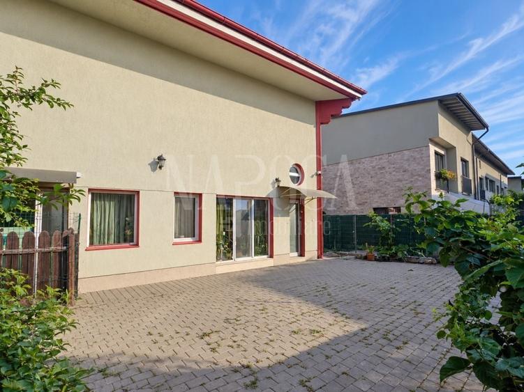Casă individuală cu 6 camere cu Canalizare în Borhanci