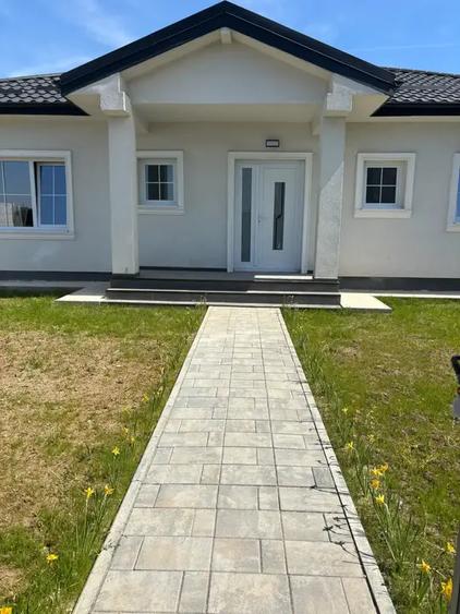 Casă cu 3 camere cu Teren 427 Mp în Central