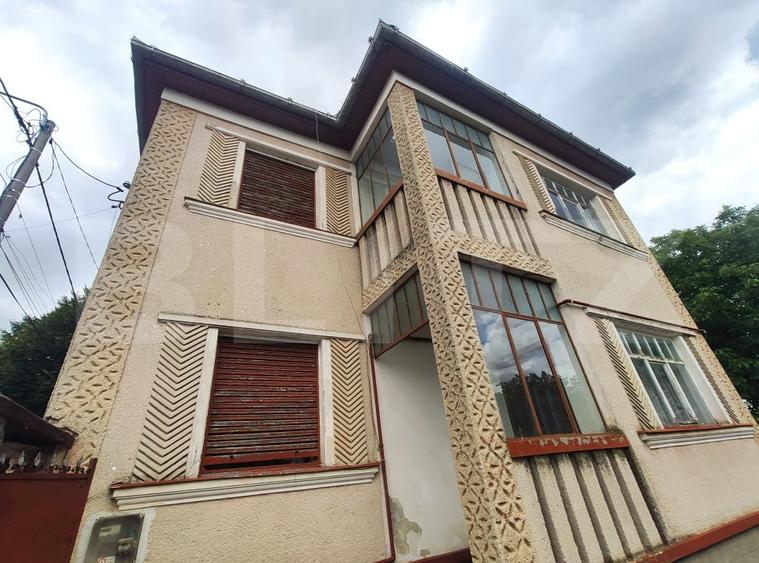 Casă individuală cu 4 camere cu Canalizare în Est