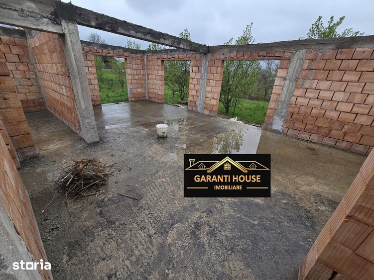 Casă cu 4 camere cu Teren 852 Mp în Groși