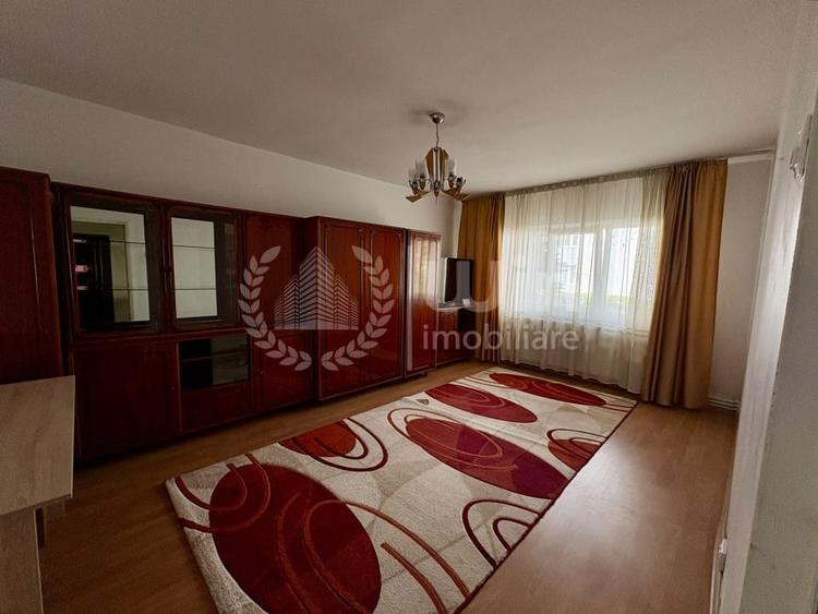 Apartament cu 3 camere decomandat, mobilat în Între Lacuri