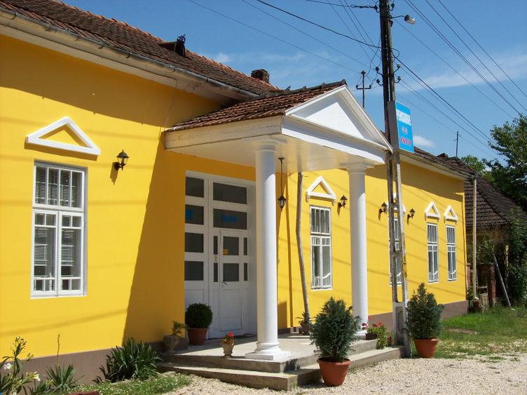 Casă cu 7 camere cu Teren 3000 Mp în Zam