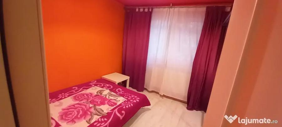 Apartament cu 3 camere semidecomandat în P-ța Reșița