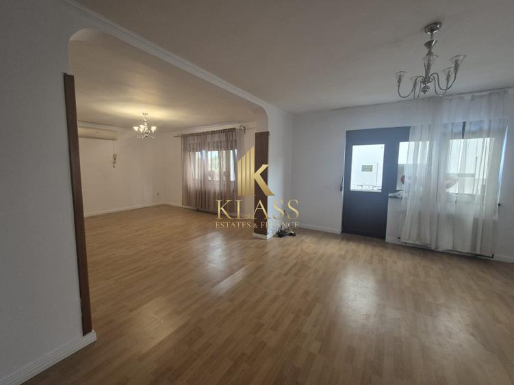 Casă individuală cu 10 camere cu Canalizare în Voluntari