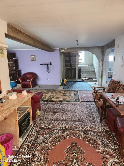 Casă cu 4 camere cu Teren 1700 Mp în Zamostea